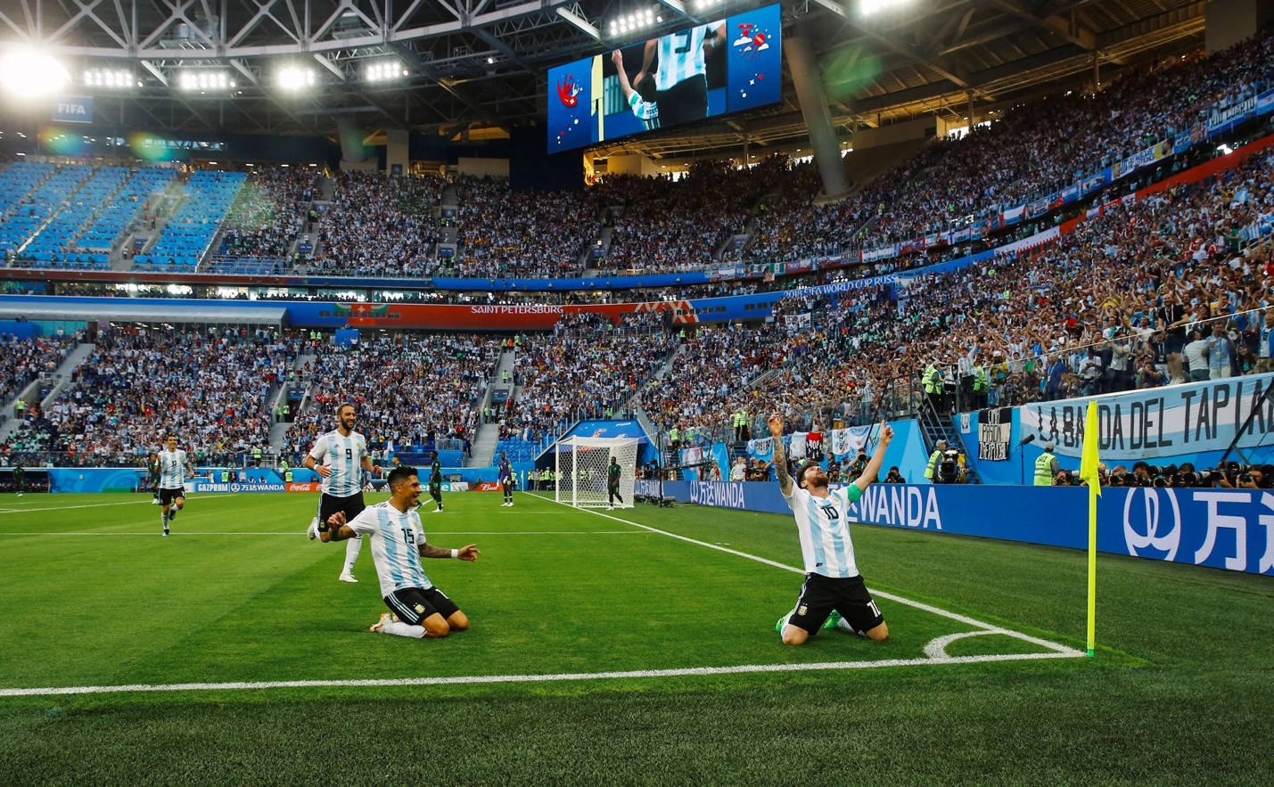 Lionel Messi trong màu áo Argentina qua ảnh Từ chiếc thẻ đỏ ngày ra mắt đến lời chia tay của một huyền thoại 10