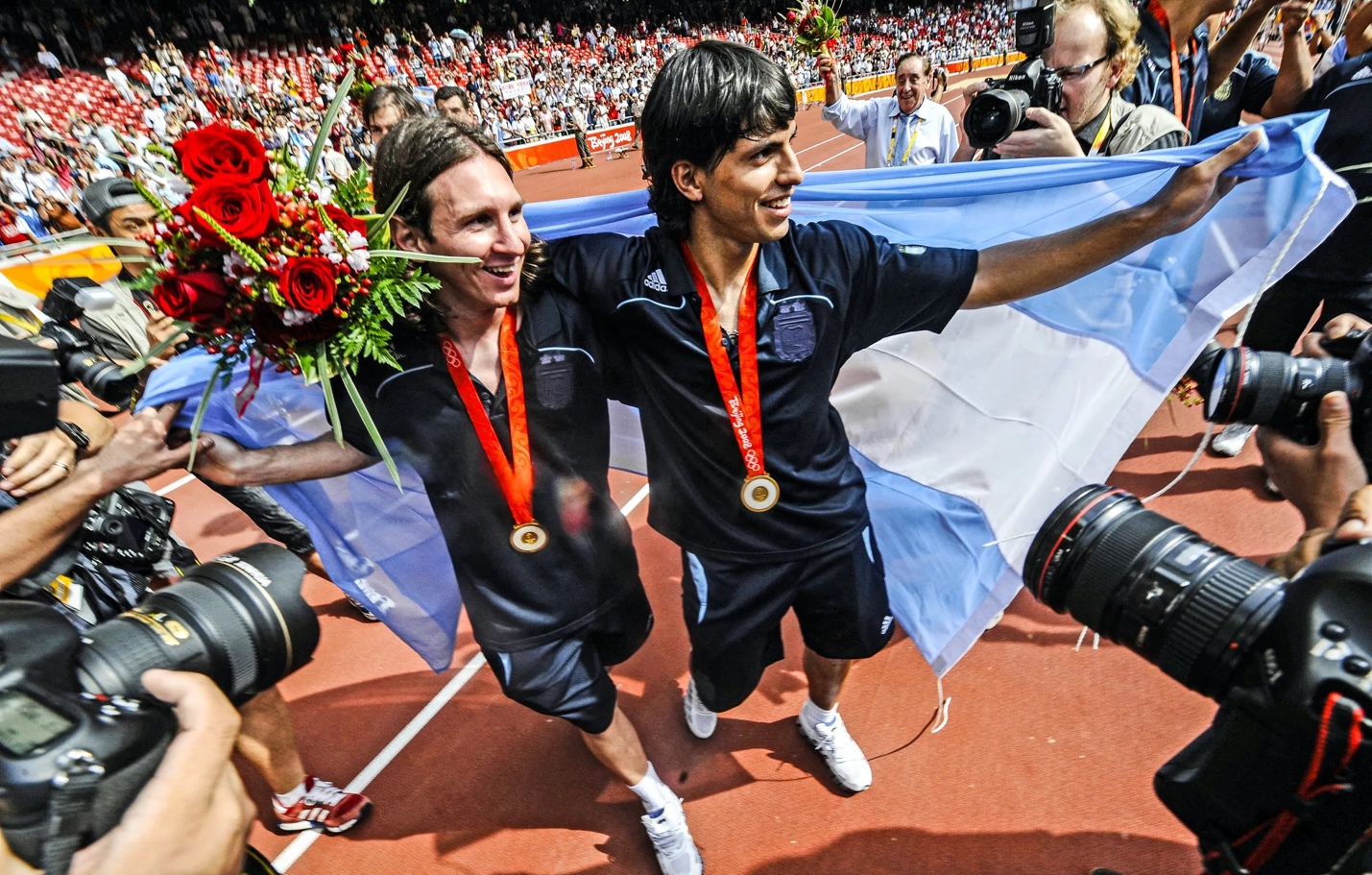 Lionel Messi trong màu áo Argentina qua ảnh Từ chiếc thẻ đỏ ngày ra mắt đến lời chia tay của một huyền thoại 4
