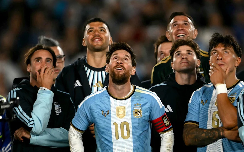 Messi và Ronaldo Hai đoạn kết đối lập của những huyền thoại 1 Messi và Ronaldo Hai đoạn kết đối lập của những huyền thoại 1