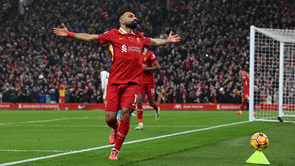Nếu Luis Suarez hồi xuân, cả thế giới sẽ tranh giành anh 3