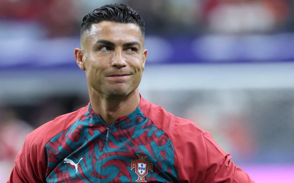Messi và Ronaldo Hai đoạn kết đối lập của những huyền thoại 2 Messi và Ronaldo Hai đoạn kết đối lập của những huyền thoại 2