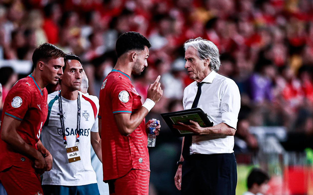 Những ai bên cạnh Ronaldo trong lúc mâu thuẫn giữa anh và Jesus bùng phát 2