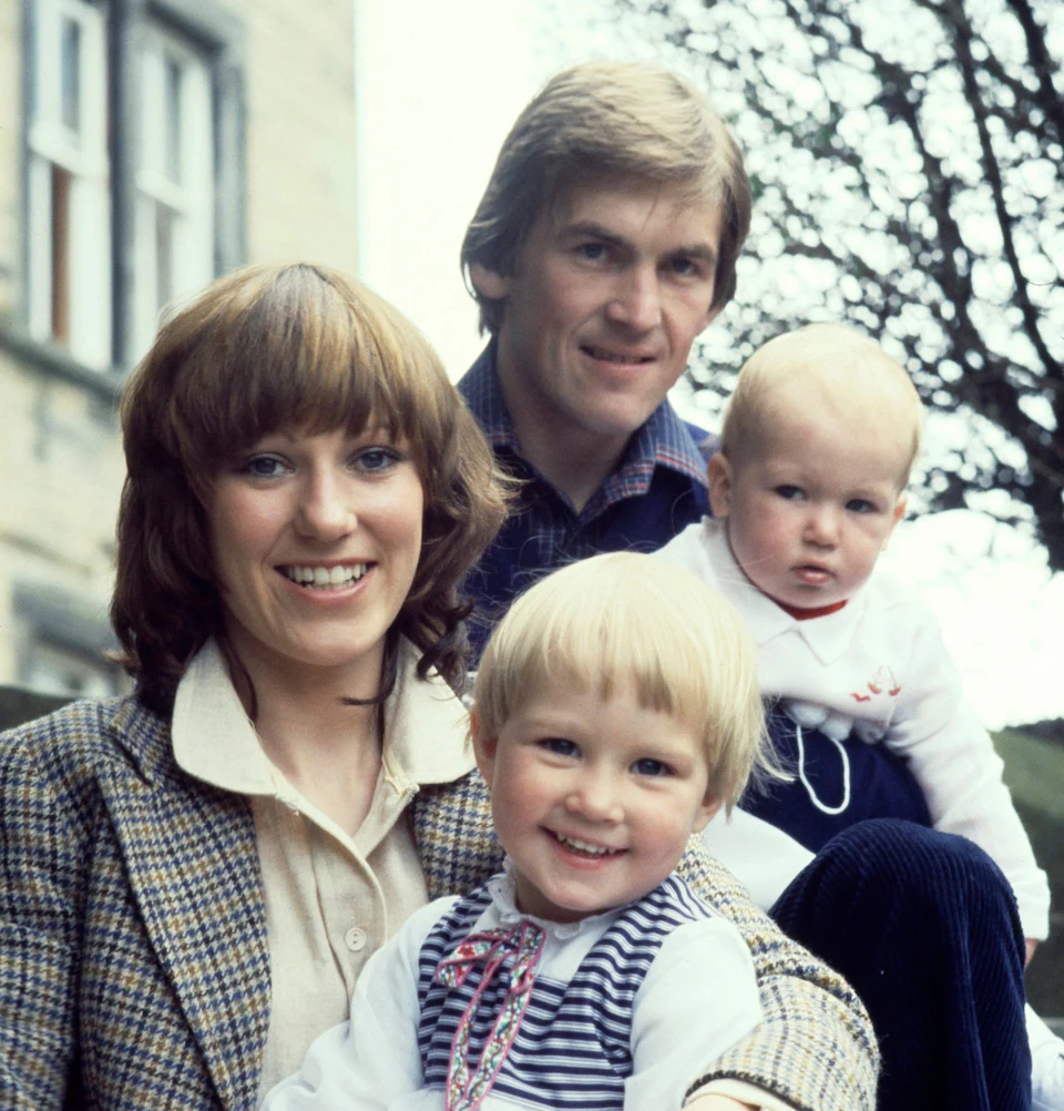 Sir Kenny Dalglish Người ta bảo đừng mang những vấn đề ở công việc về nhà Nhưng không mang về thì mang đi đâu 5 Sir Kenny Dalglish Người ta bảo đừng mang những vấn đề ở công việc về nhà Nhưng không mang về thì mang đi đâu 5