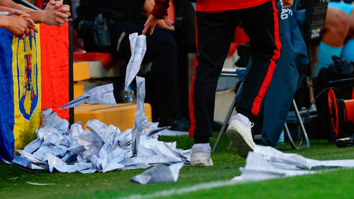 Rayo Vallecano 15 năm sống chung với một sân vận động bị bỏ mặc 3