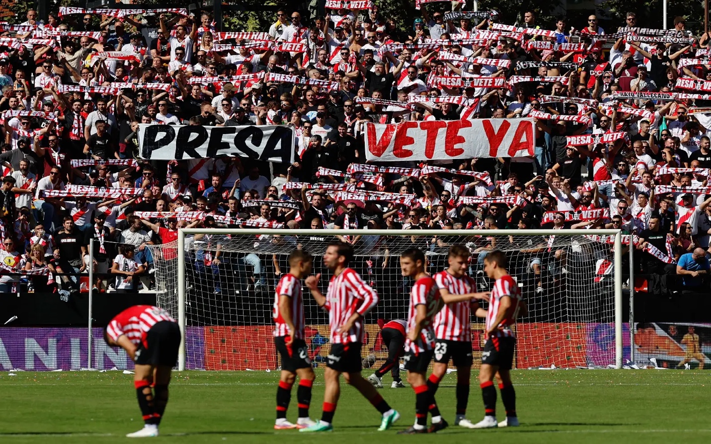 Rayo Vallecano 15 năm sống chung với một sân vận động bị bỏ mặc 4