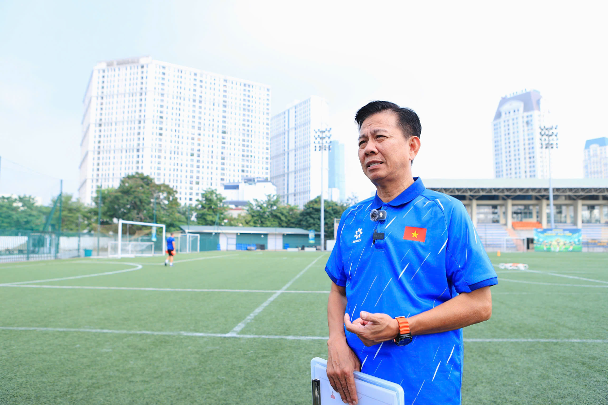 HLV Hoang Anh Tuan vs U15 Viet Nam