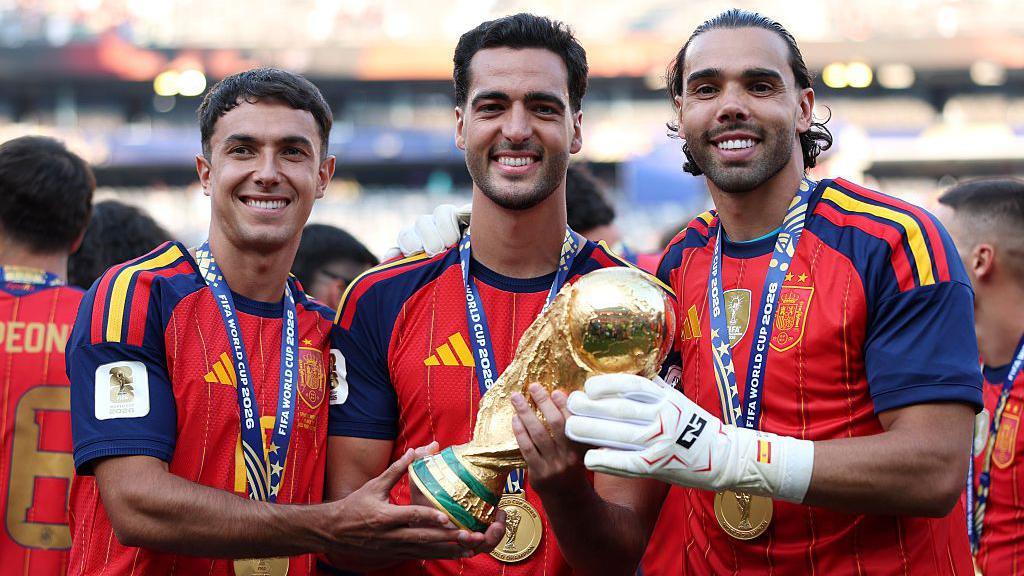 Mikel Merino Giấc mơ World Cup và những người tôi yêu 7