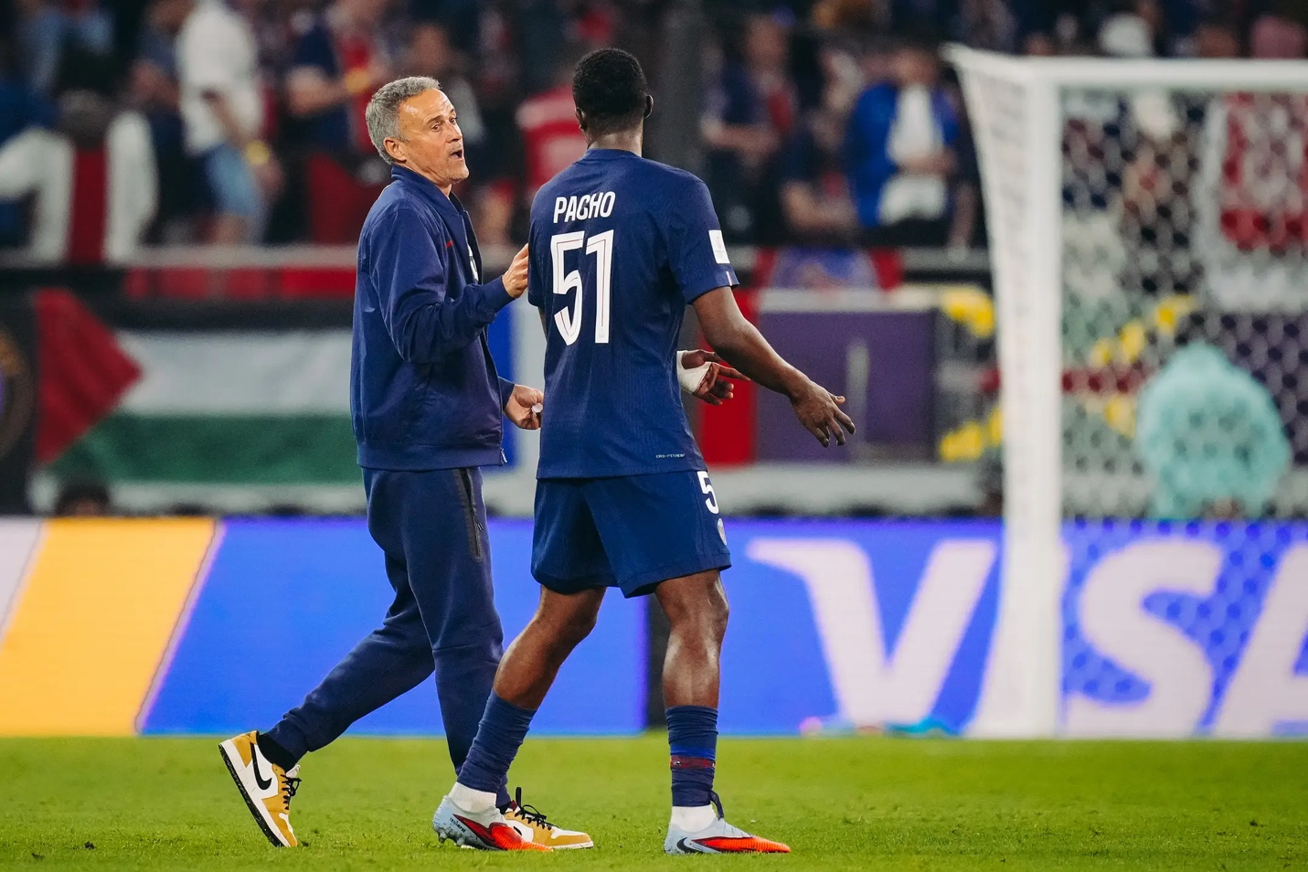 Willian Pacho Thiếu vắng bóng mẹ, đời con có nghĩa gì đâu! 10