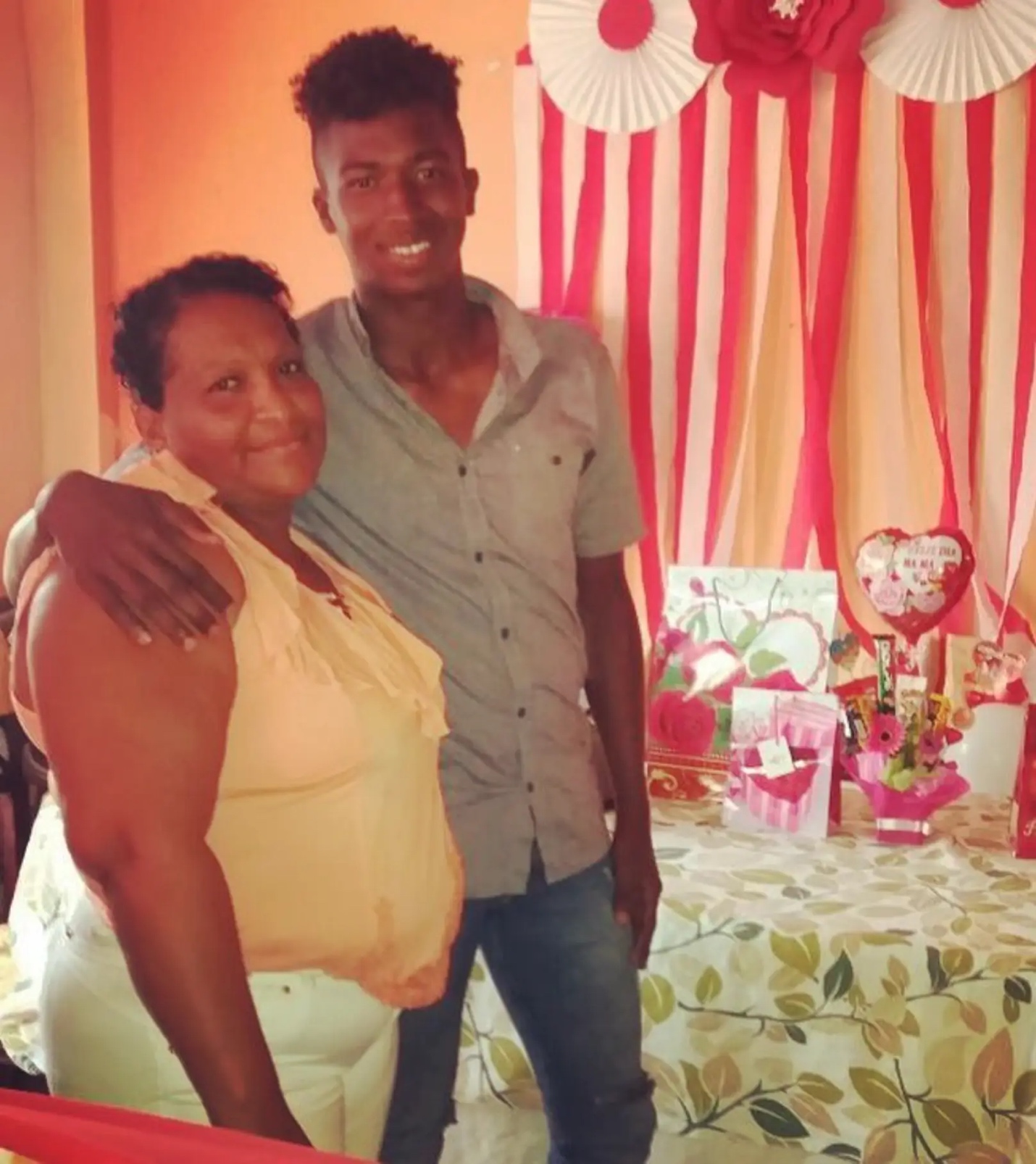 Willian Pacho Thiếu vắng bóng mẹ, đời con có nghĩa gì đâu! 2