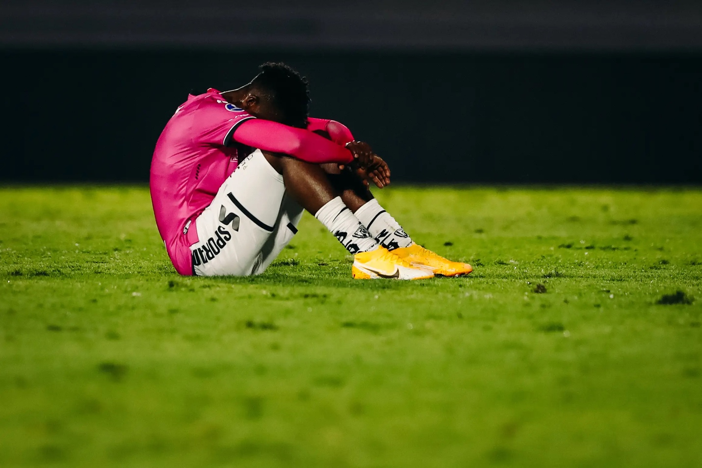 Willian Pacho Thiếu vắng bóng mẹ, đời con có nghĩa gì đâu! 5