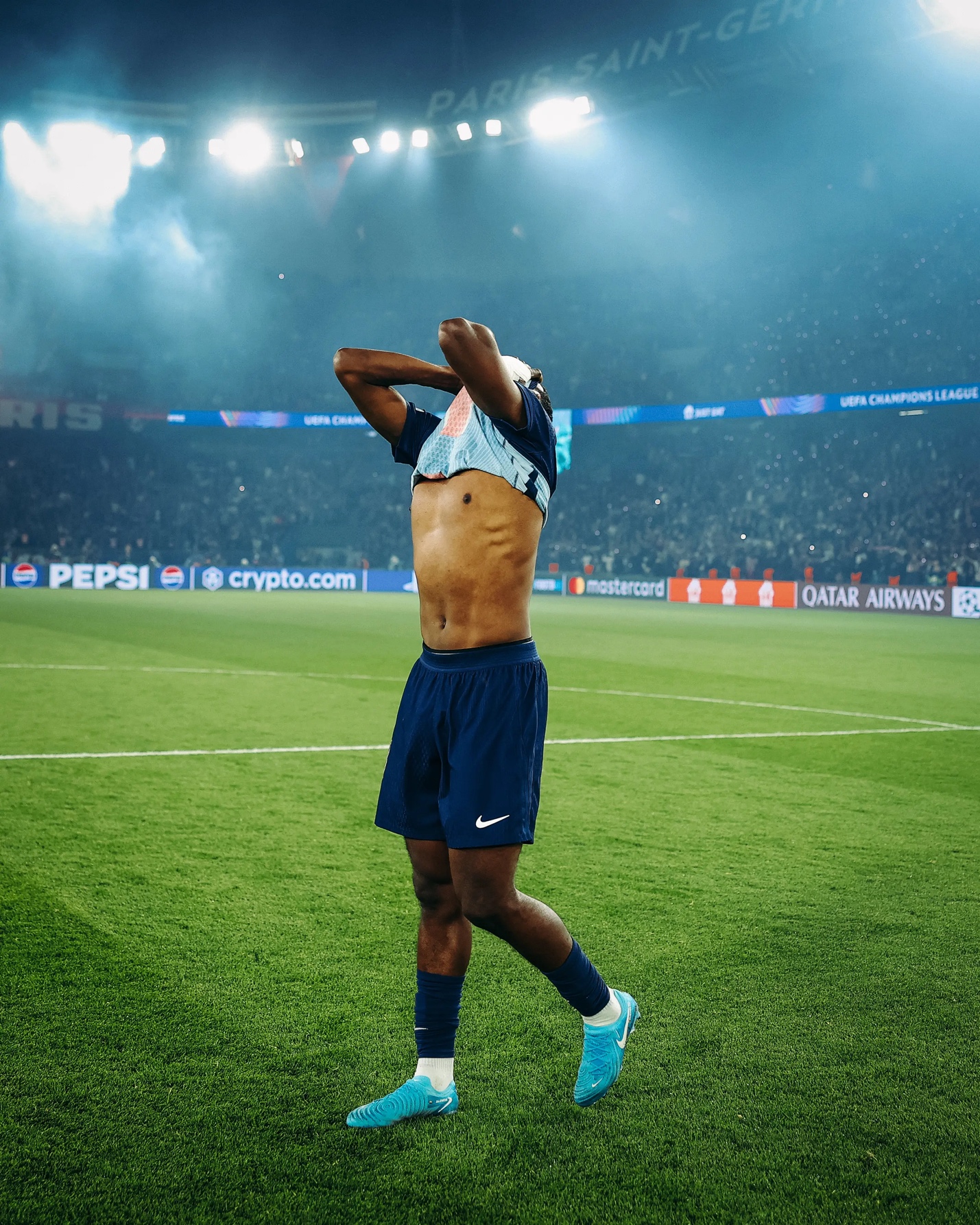 Willian Pacho Thiếu vắng bóng mẹ, đời con có nghĩa gì đâu! 6