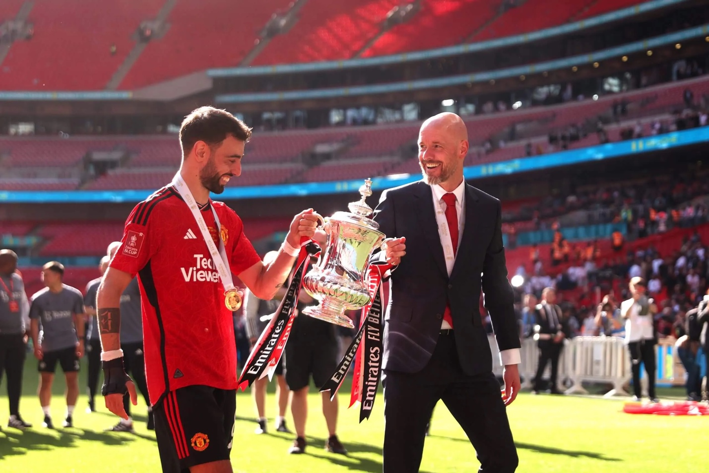 Erik ten Hag Những lời hứa bị phá vỡ ở Man Utd, mong muốn có Kane, căng thẳng với Ronaldo và vinh quang FA Cup 3 Erik ten Hag Những lời hứa bị phá vỡ ở Man Utd, mong muốn có Kane, căng thẳng với Ronaldo và vinh quang FA Cup 3