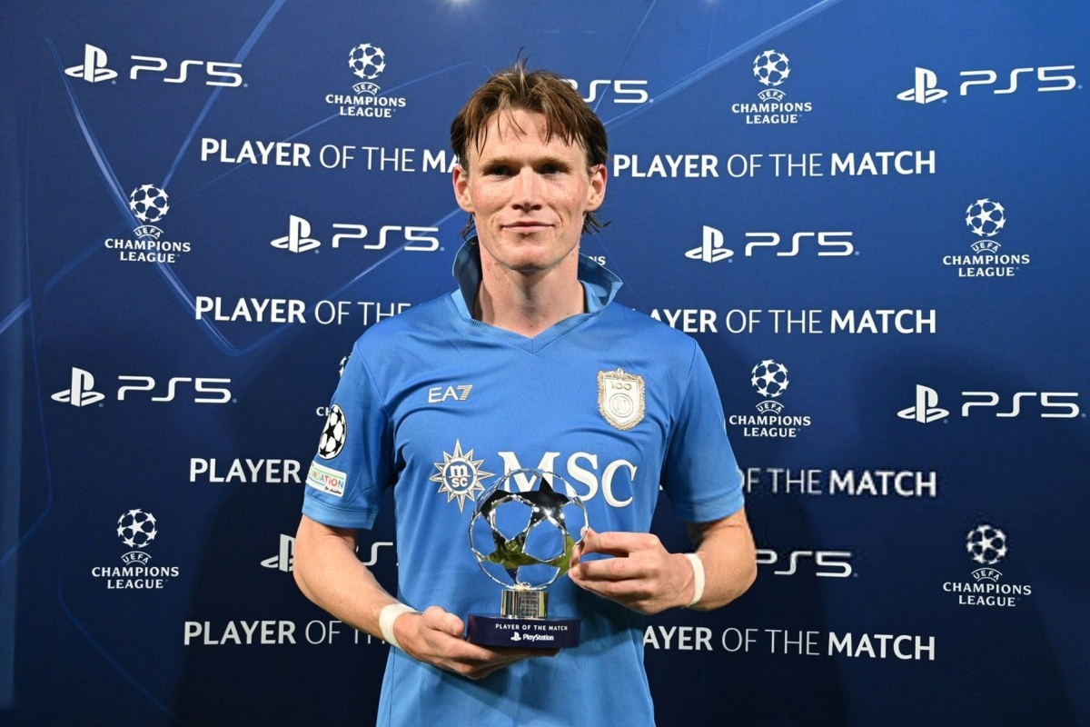 Scott McTominay toa sang tai Champions League