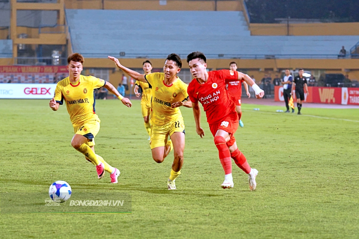 Đình Bắc toả sáng, CAHN vẫn chưa dứt chuỗi trận không thắng 6 Đình Bắc toả sáng, CAHN vẫn chưa dứt chuỗi trận không thắng 6