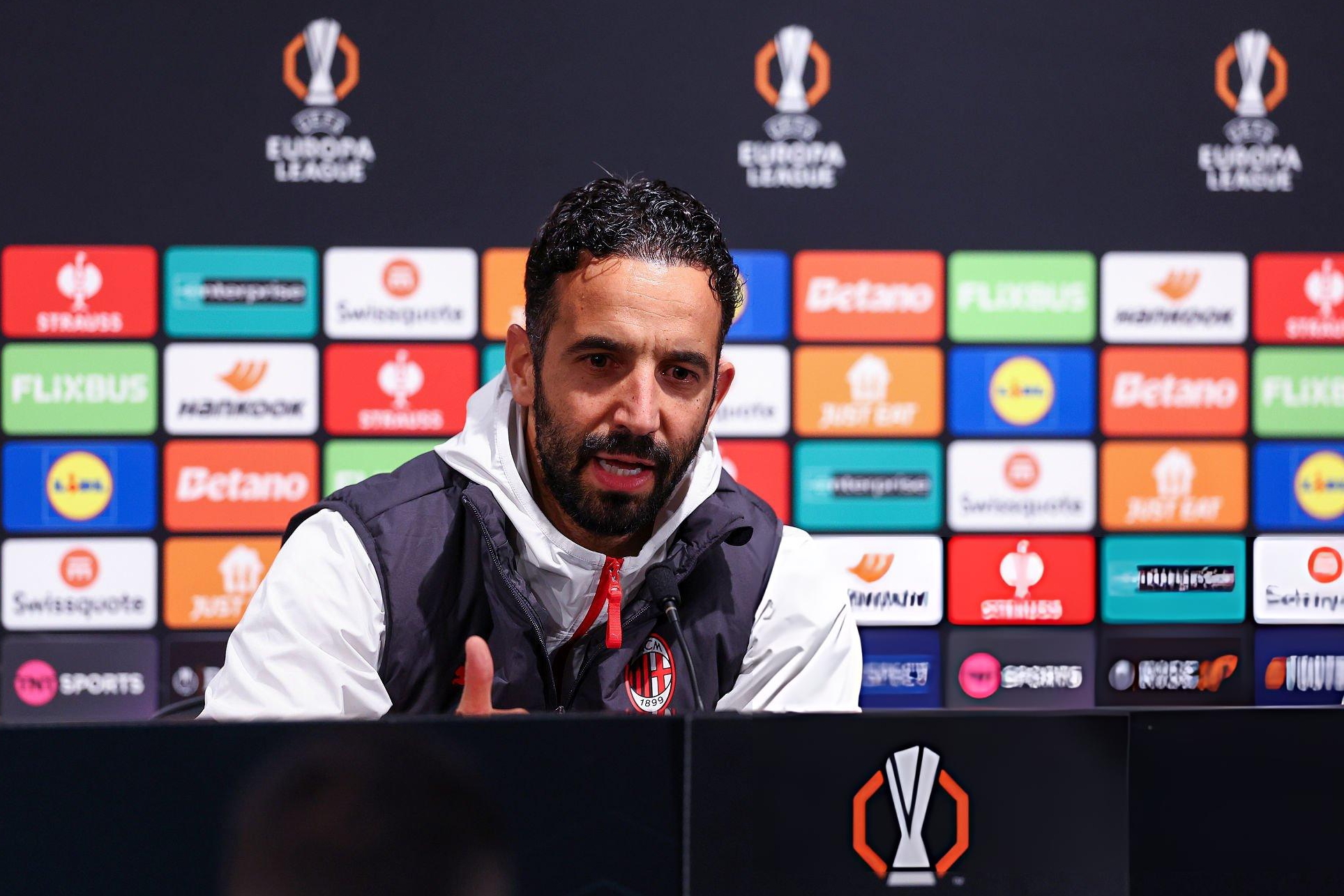 HLV Ruben Amorim thừa nhận AC Milan bất lực HLV Ruben Amorim thua nhan AC Milan bat luc