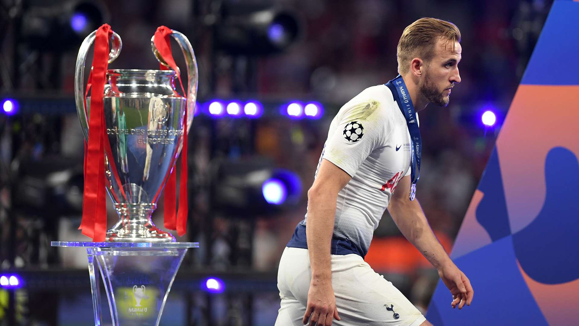 Quả bóng vàng ở tuổi 33 Cái kết đẹp cho hành trình đầy trắc trở của Harry Kane 2 Quả bóng vàng ở tuổi 33 Cái kết đẹp cho hành trình đầy trắc trở của Harry Kane 2