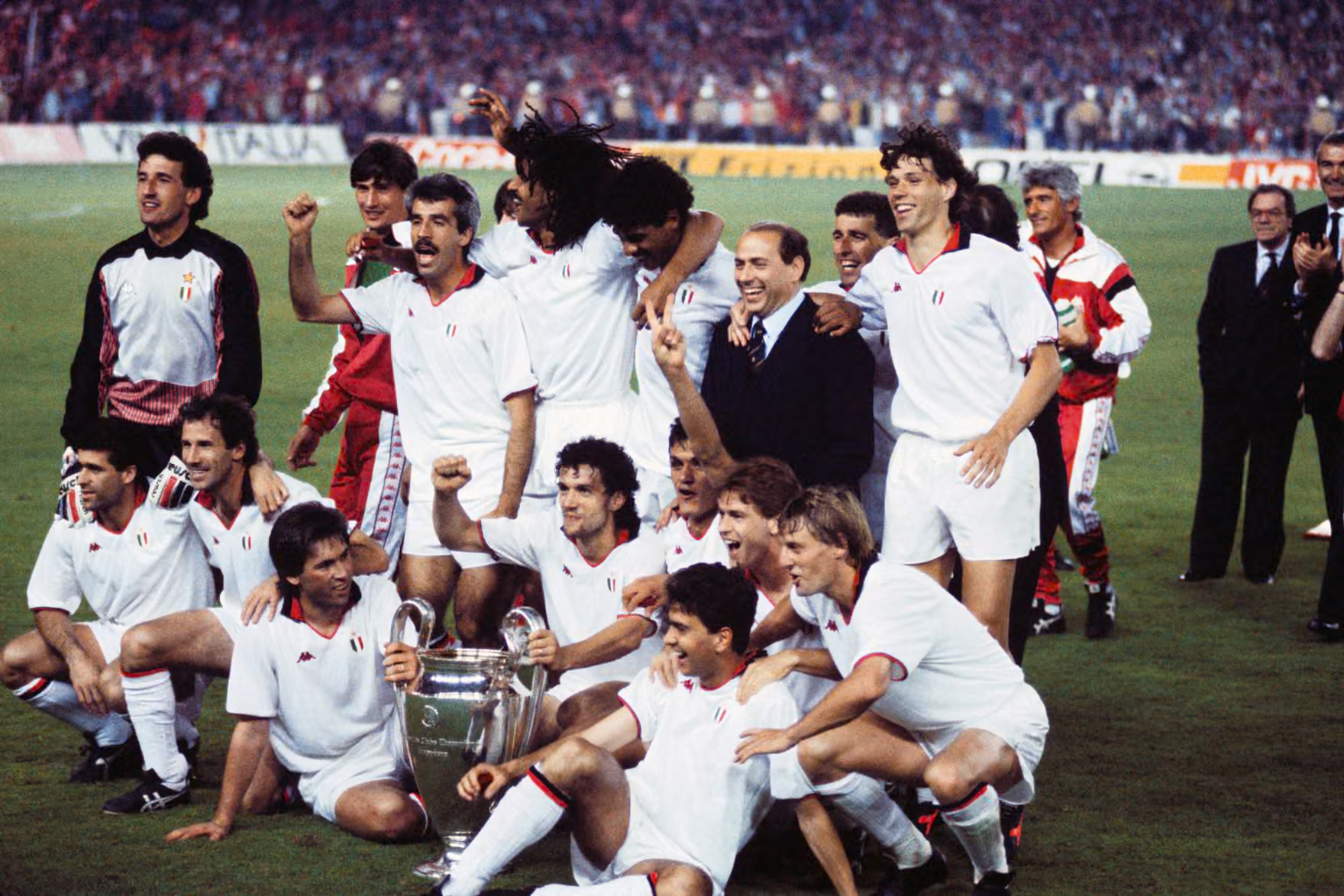 Alessandro Costacurta Tại San Siro, tôi từng có cảm giác khán đài sắp đổ ập xuống 1