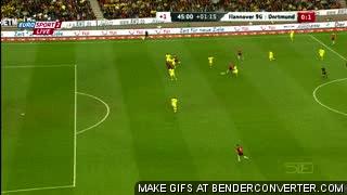 Liều mình cứu Chúa, sao Dortmund va ... chỗ hiểm vào cột dọc