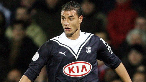 Người bị lãng quên Marouane Chamakh chuẩn bị rời Arsenal