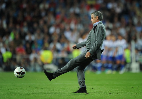 Jose Mourinho: Tháng 10 hoàn hảo hay hủy hoại?