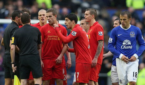 Sẽ công bằng hơn nếu Suarez nhận thẻ đỏ