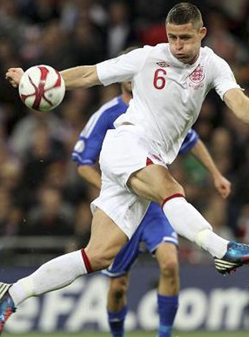 Gary Cahill tự tin sẽ thay thế được vị trí của đàn anh John Terry tại Tam Sư