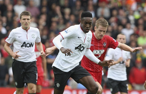 Đàn anh Michael Carrick khen ngợi Welbeck hết lời