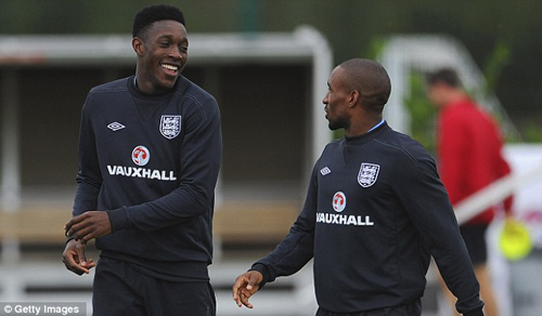 Roy Hodgson khó chọn tiền đạo đá cặp cùng Rooney: Welbeck hay Defoe?