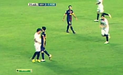 Nạn nhân vụ 'Fabregas đóng kịch' bị treo giò 2 trận