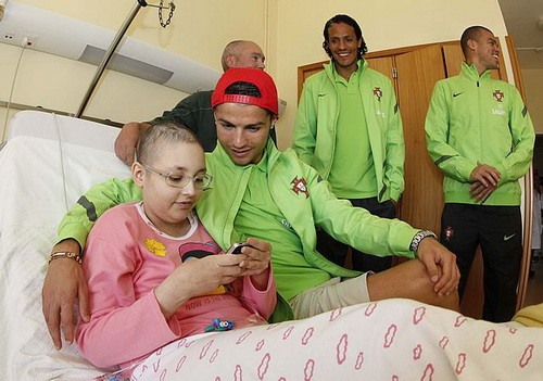 Ronaldo và Pepe lại có thêm một nghĩa cử cao đẹp