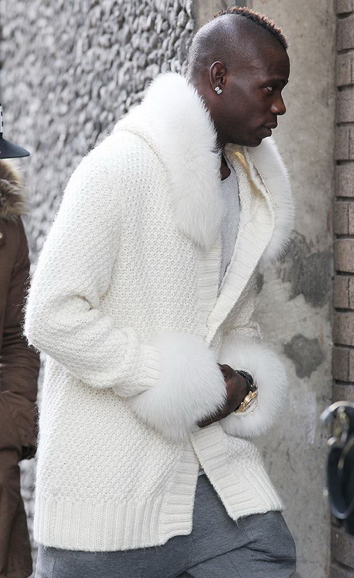 Balotelli diện thời trang quái dị dạo phố