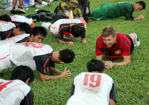 HLV Phan Thanh Hùng: 'Giải VFF là thước đo AFF Cup'