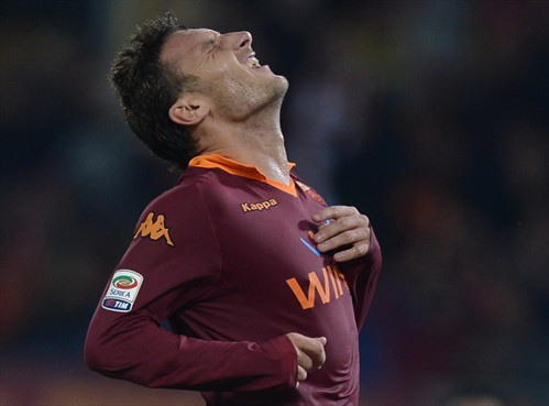 Totti tỏa sáng, Roma thắng hủy diệt Palermo