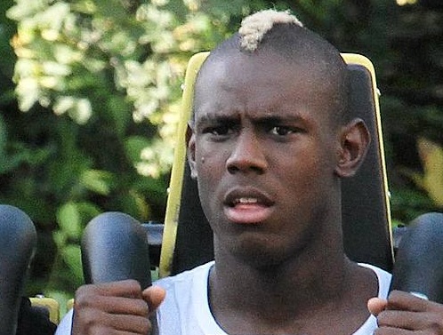 Em trai Balotelli gia nhập đội bóng hạng... 9 của Anh