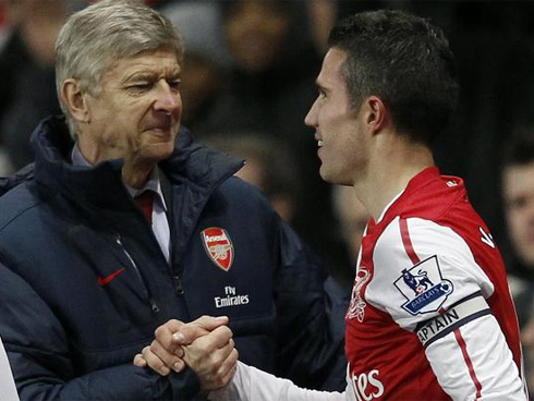 Wenger lý giải thành công của trò cũ Van Persie ở Man Utd