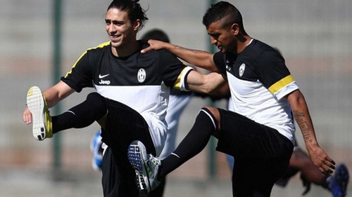 Juve: Vidal, Caceres nguy cơ lỡ trận derby Turin