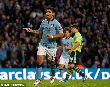 Sergio Aguero lấy lại 1 điểm cho Man City từ chấm 11m