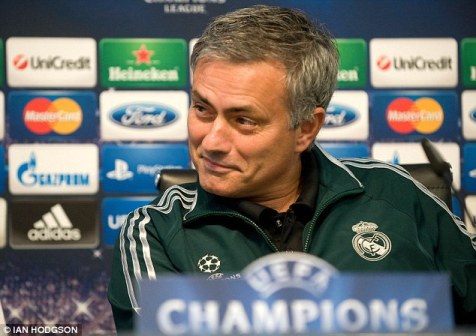 Mourinho: Xin lỗi Man City nhưng chúng tôi sẽ đá đít các bạn