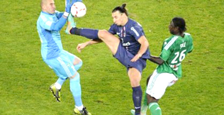 Ibra thẻ đỏ, PSG thua trận đầu tiên: Đêm nguyệt thực toàn phần của bóng đá