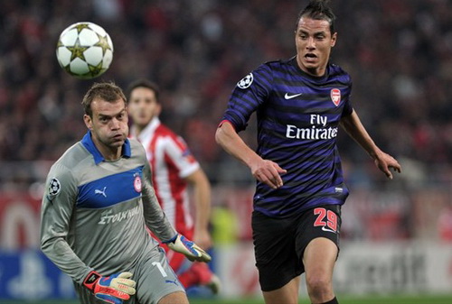 Thua Olympiakos, Wenger trút giận lên đầu trọng tài