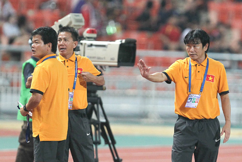 Tìm người thay HLV Phan Thanh Hùng: VFF thích HLV Nhật, Tổng cục vẫn ưng thầy nội