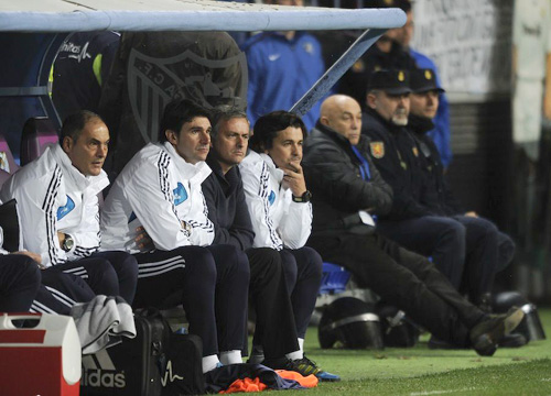 Bí mật Bernabeu: Ai đứng sau mâu thuẫn Mou - Casillas?