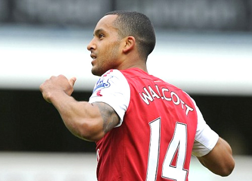 Chelsea sẽ chi 15 triệu bảng cho chữ kí của Theo Walcott, bán không Arsenal?