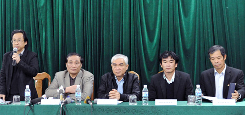 HLV Phan Thanh Hùng từ chức: Sai lầm tập thể, cá nhân trả giá?!