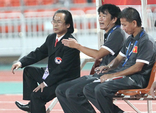 Sao chỉ HLV Phan Thanh Hùng bị phạt?