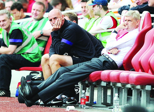 Có thật Wenger quá “độc tài” ở Arsenal?