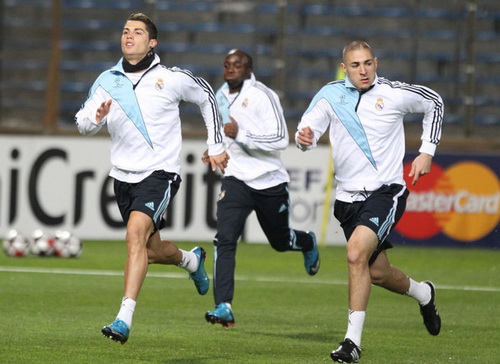 Real Madrid: Liệu bây giờ hát bài “kết đoàn” đã là quá muộn?