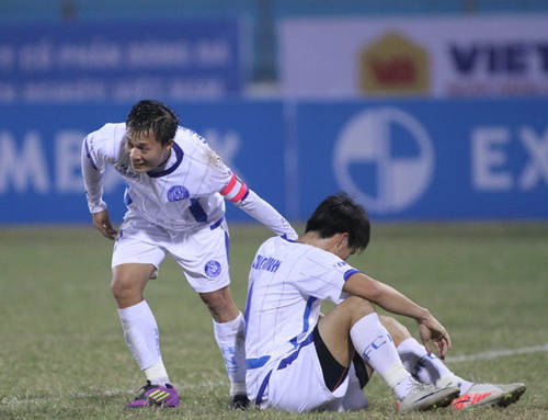 Công Vinh 5 tỷ, Thành Lương 3 tỷ: Ai mua?