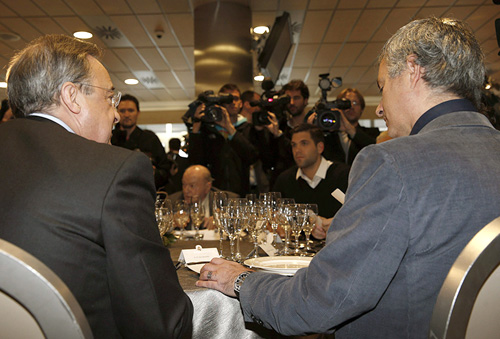 Đằng sau vụ Mou đầu hàng Barca và trảm Casillas - Kỳ cuối: “Gắp lửa bỏ tay người”