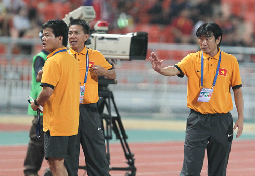 Tìm HLV trưởng cho đội tuyển Việt Nam: Cái vòng luẩn quẩn